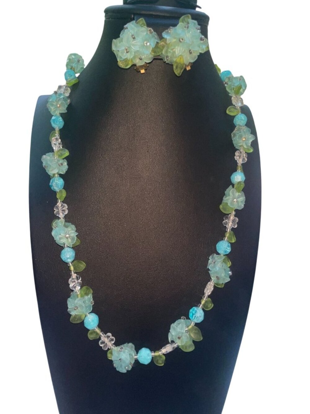 Vtg Floral Art Design Beaded  Necklace & Clip-On Earrings Set In Ocean Blues Gre